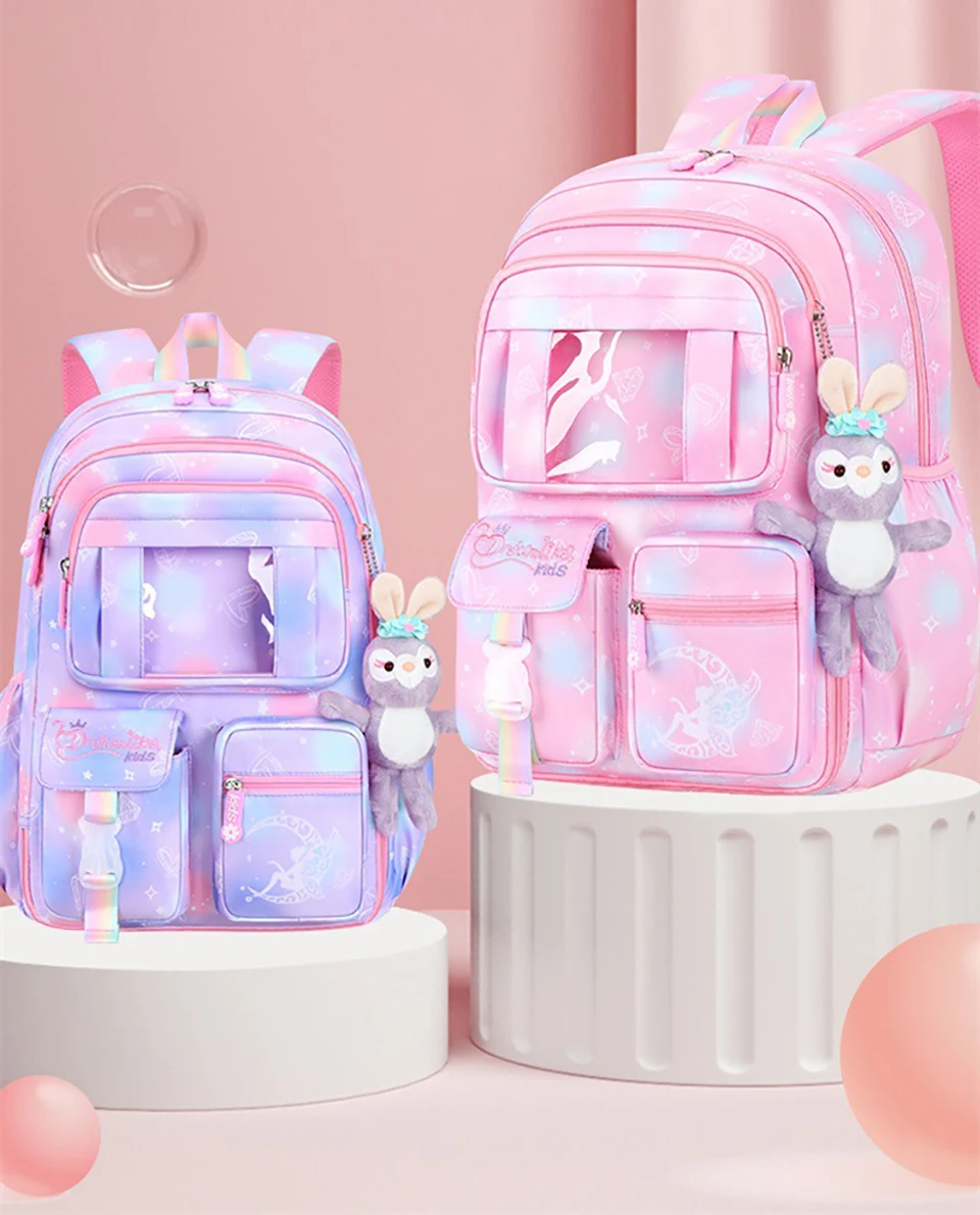 Detalle de la mochila infantil y el sistema de sujeción