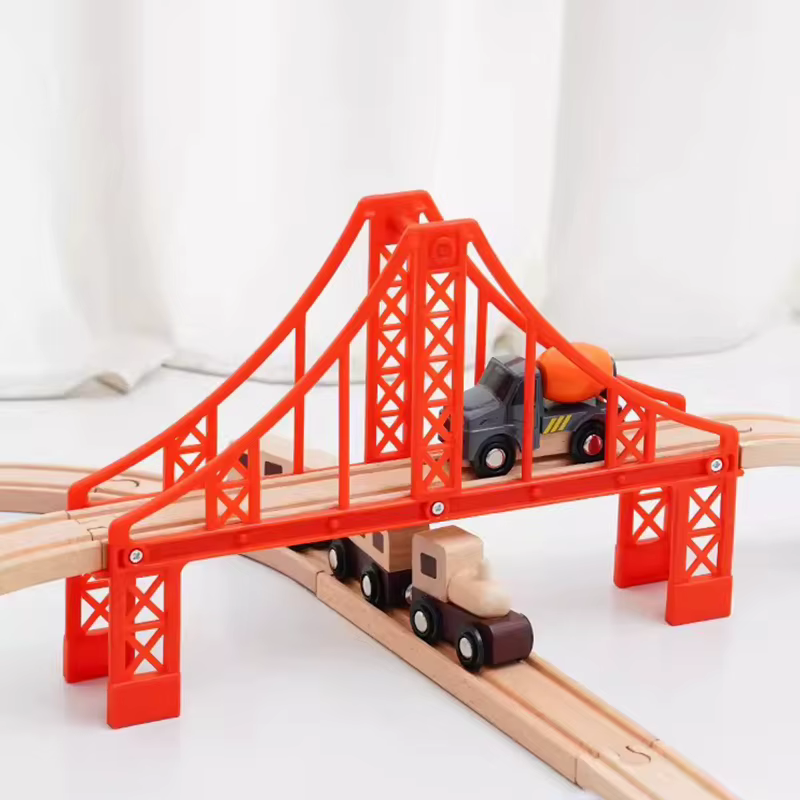 Puente ferroviario de madera integrado en el circuito del tren