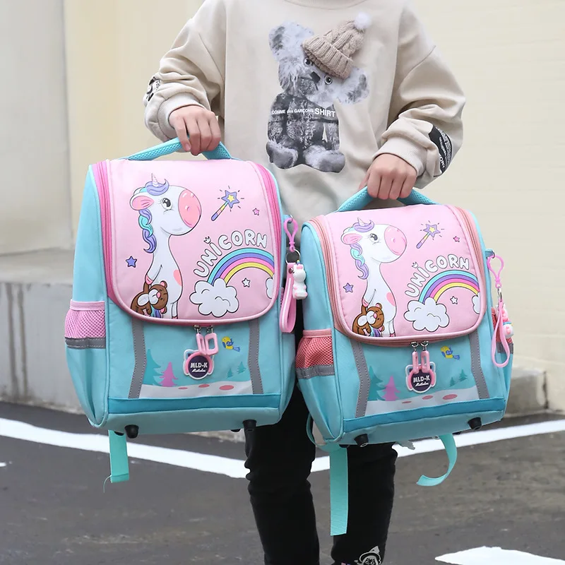 Mochila unicornio infantil impermeable, ligera y respaldo ortopédico - imagen 3