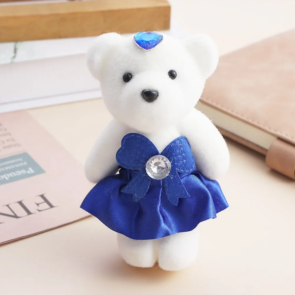 Detalle del osito de peluche en ramo