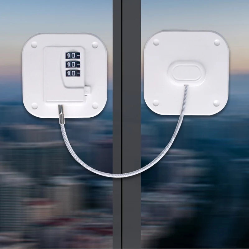 Cerradura instalada en puerta de gabinete