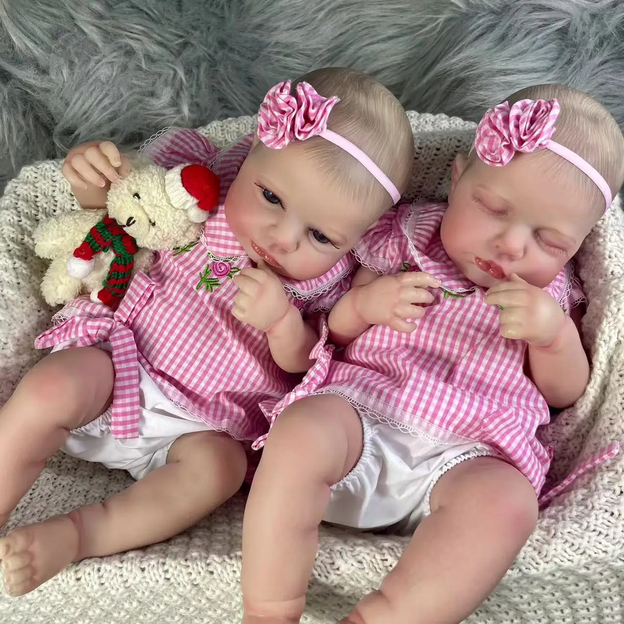 Dos muñecas Reborn juntas