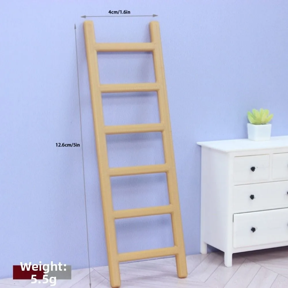 Puerta de hadas de madera con diseño de cabaña