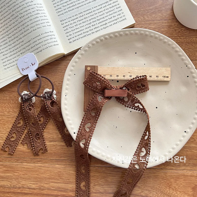 El accesorio mostrado junto a otros complementos infantiles
