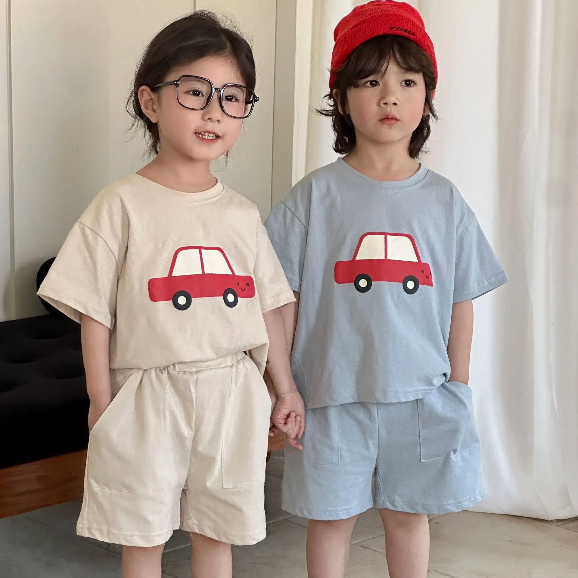 Conjunto deportivo infantil de verano en algodón con estampado coche - imagen 3