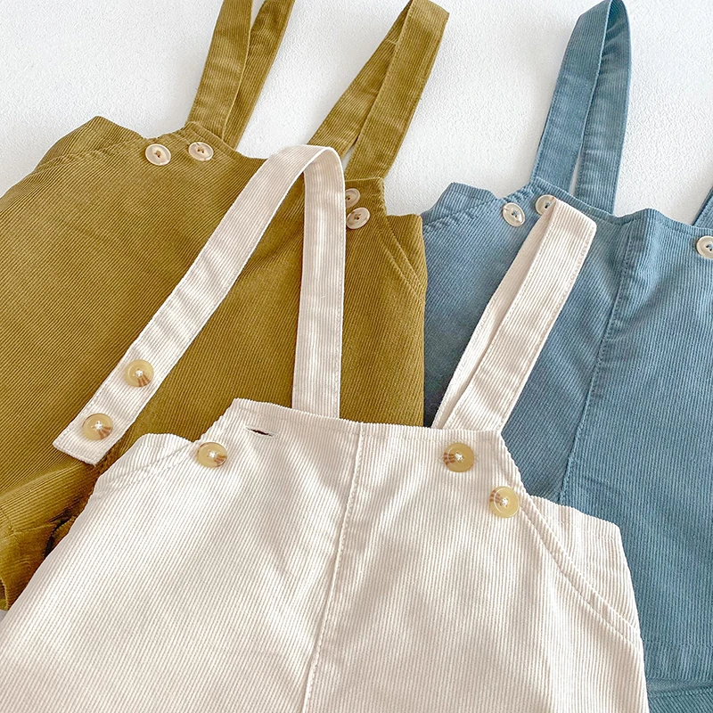 Vista del producto en diferentes colores - beige, azul y oliva