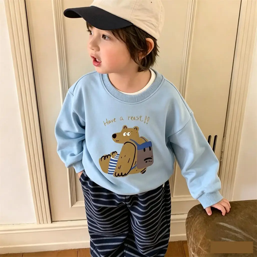 Vista alternativa de la sudadera infantil con diseño moderno