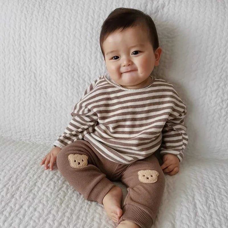 Pantalón bombacho bebé gofrado con estampado de oso