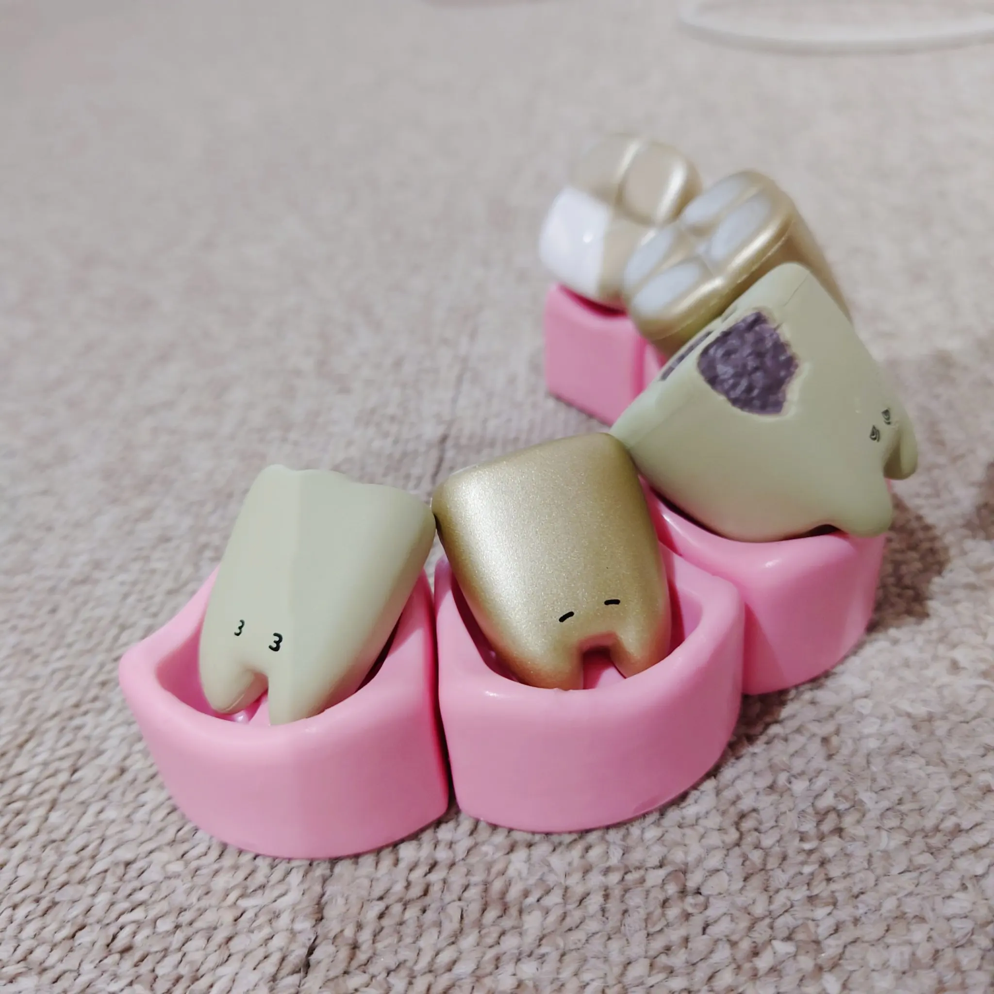 Figura de dientes dorada para niños – Regalo educativo dental - imagen 3