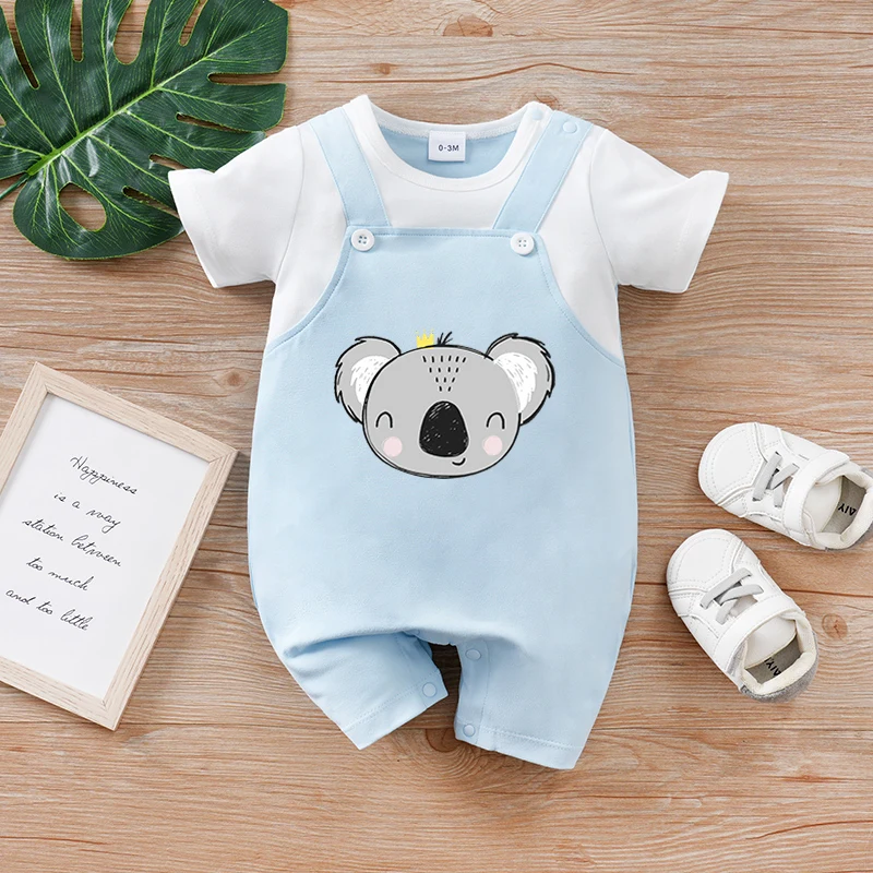 Mono de recién nacido de verano con estampado de koala azul suave