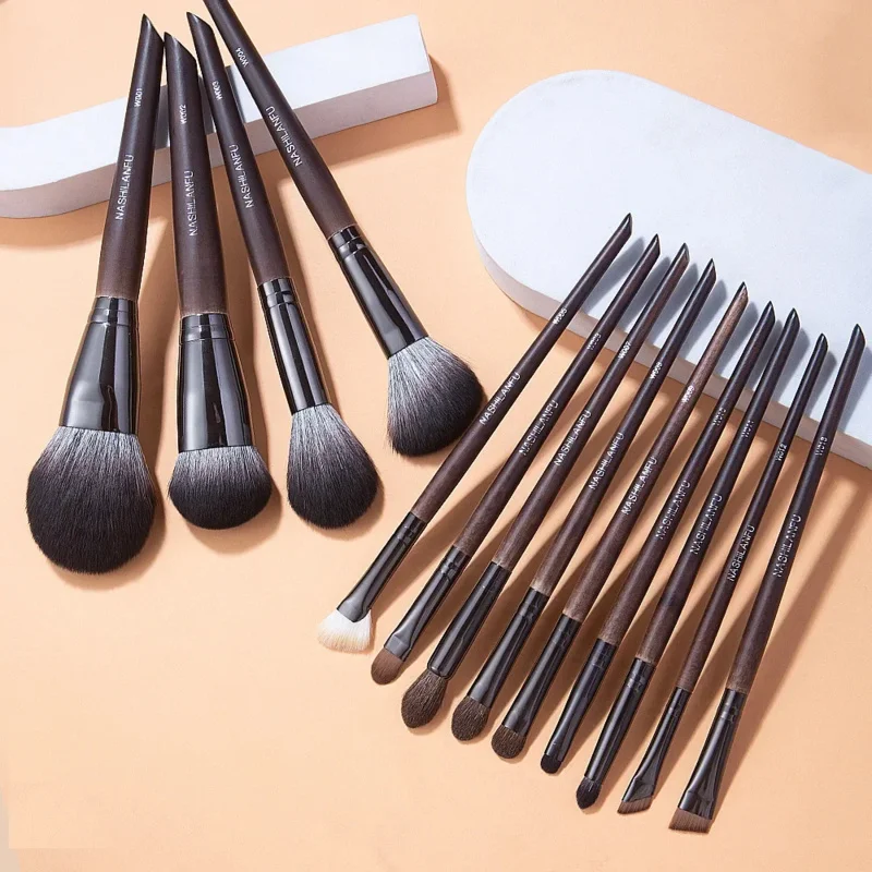 Juego de brochas de maquillaje con mango de madera