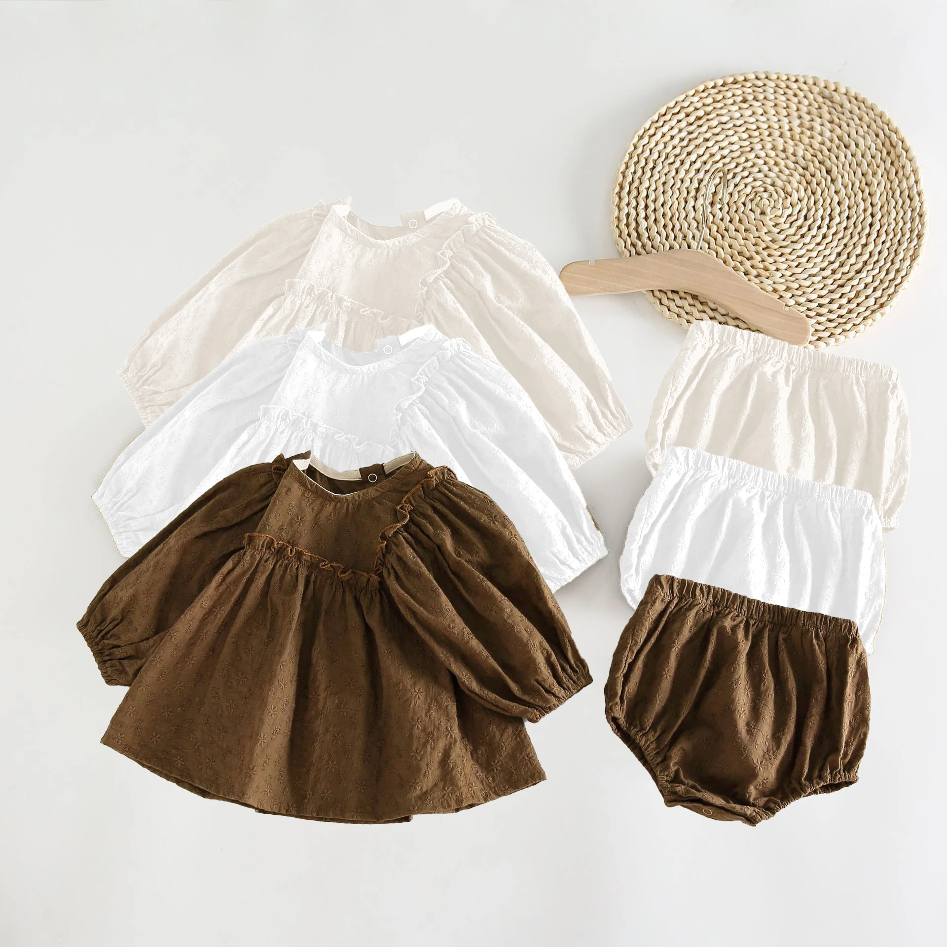 Conjunto de encaje vintage para niña: blusa y pantalón corto - imagen 4