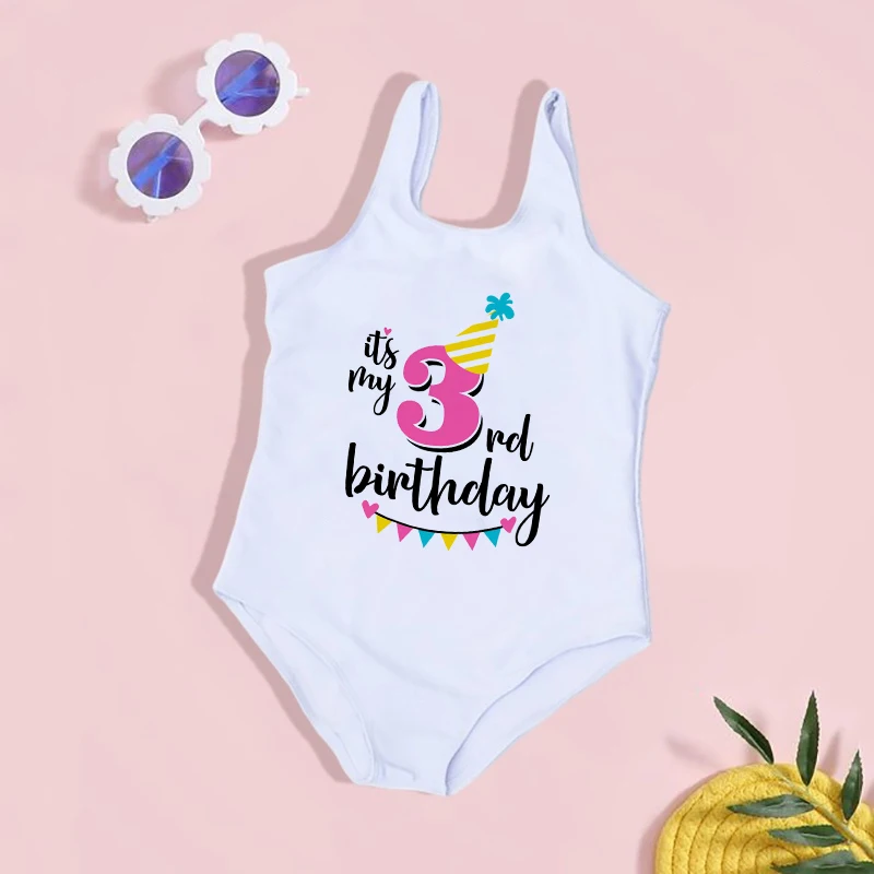 Vista frontal del bañador de princesa infantil para fiesta