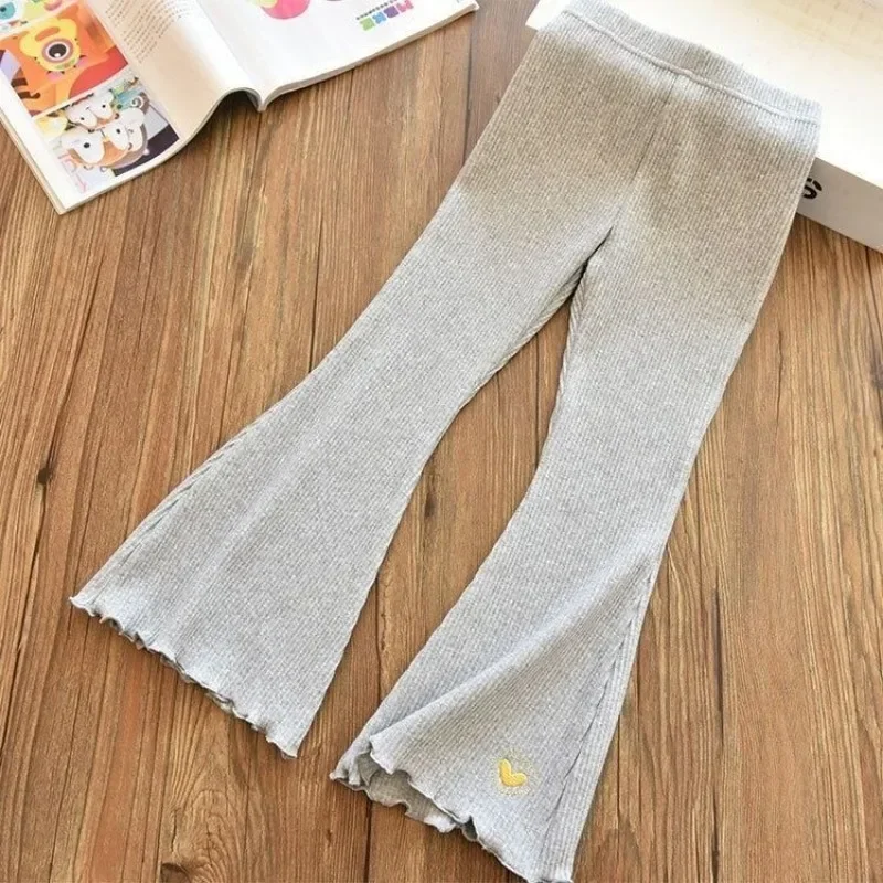 Leggings acampanados con bordado de corazón para niñas - imagen 2