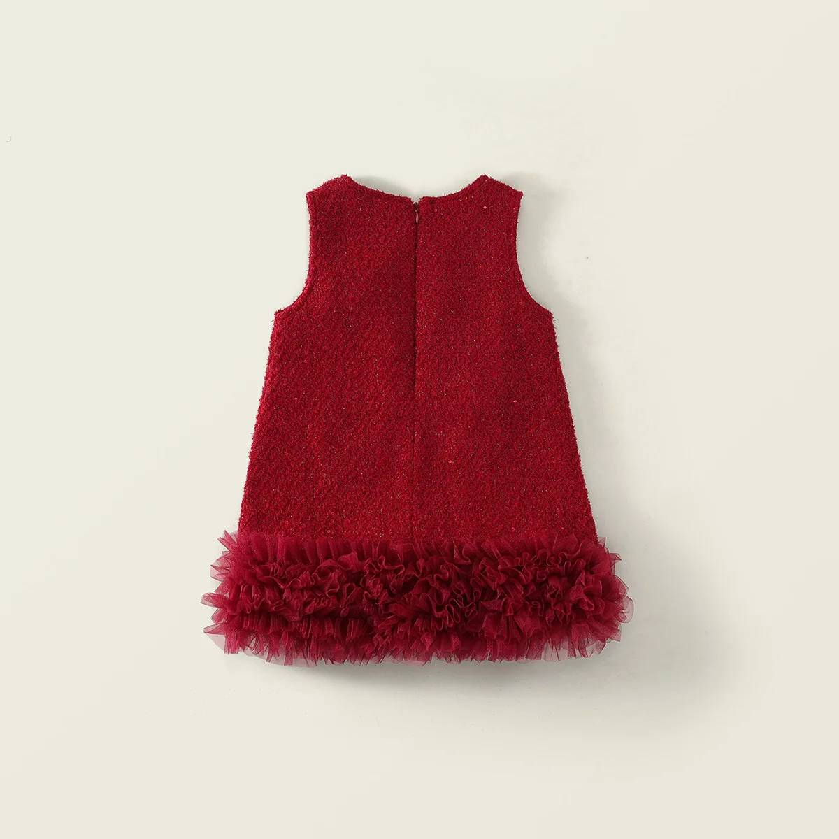 Detalle de encaje del vestido infantil