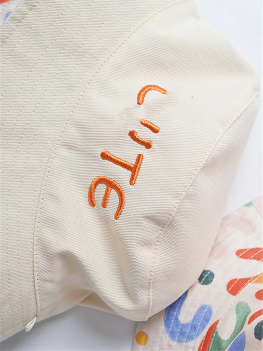Sombrero infantil detalle del bordado