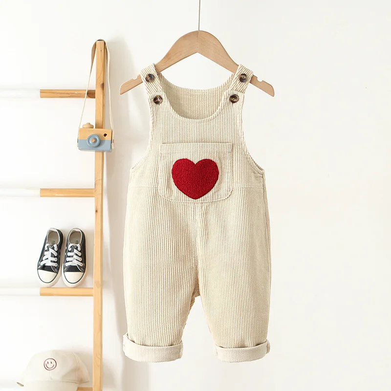 Mono de pana con tirantes y corazón bordado para niños - imagen 3
