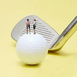 Microfigura coleccionable de paisaje con personas pequeñas