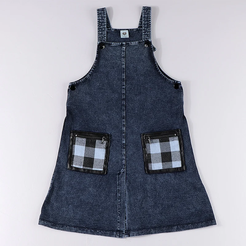 Vestido de tirantes vaquero azul con bolsillo y cremallera