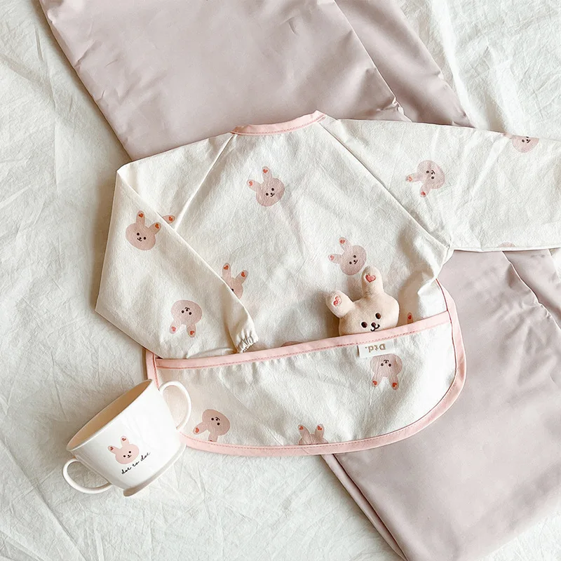 Babero impermeable TPU con manga larga para bebés - imagen 3