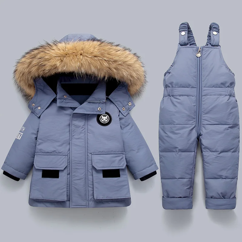 Traje de plumón infantil en exterior