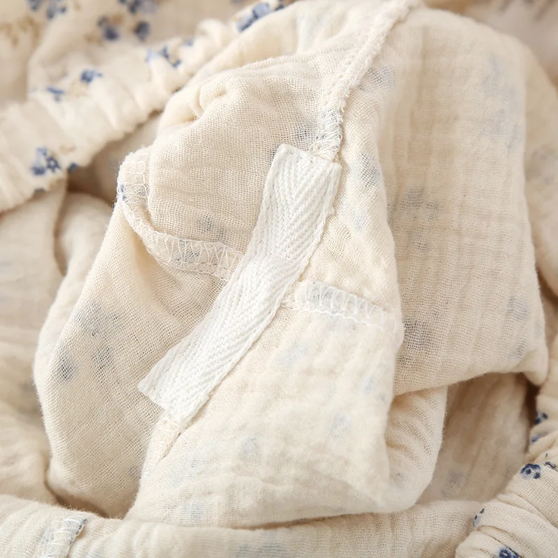 Detalle del puño y costuras del pijama