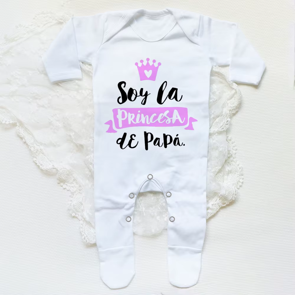 Bebé durmiendo cómodo dentro del sleepsuit