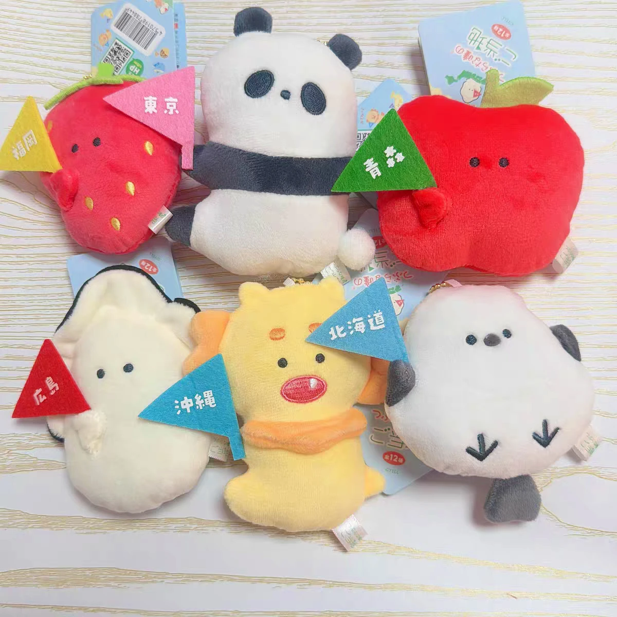 Peluche colgante Yell de manzana y animalito, ojos redondos - imagen 2