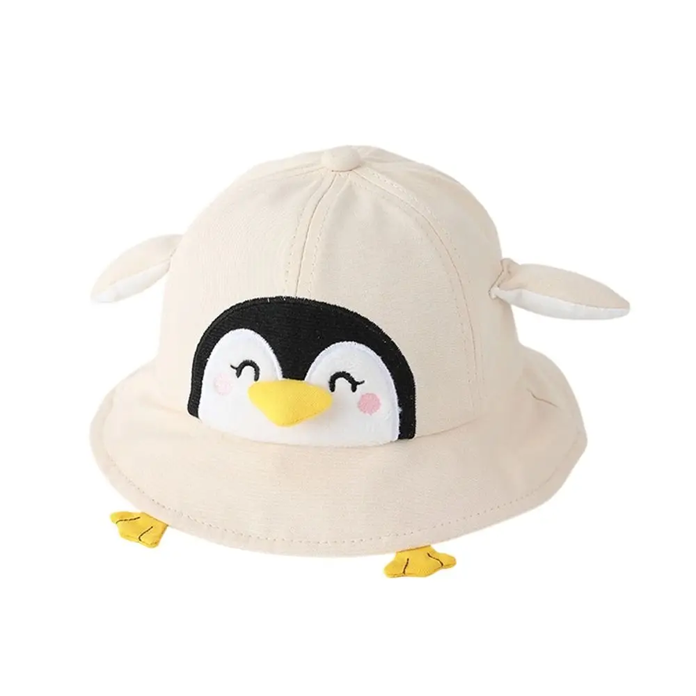 Pingüino de dibujos animados en el sombrero