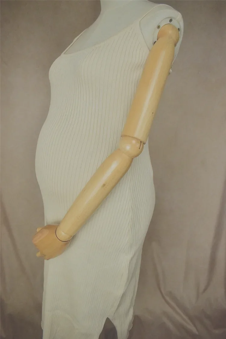 Vista frontal del conjunto de maternidad a rayas