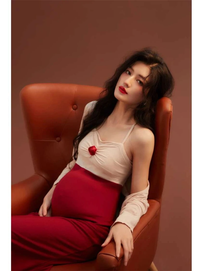Vestido de maternidad vintage con cárdigan, ideal para sesiones de fotos
