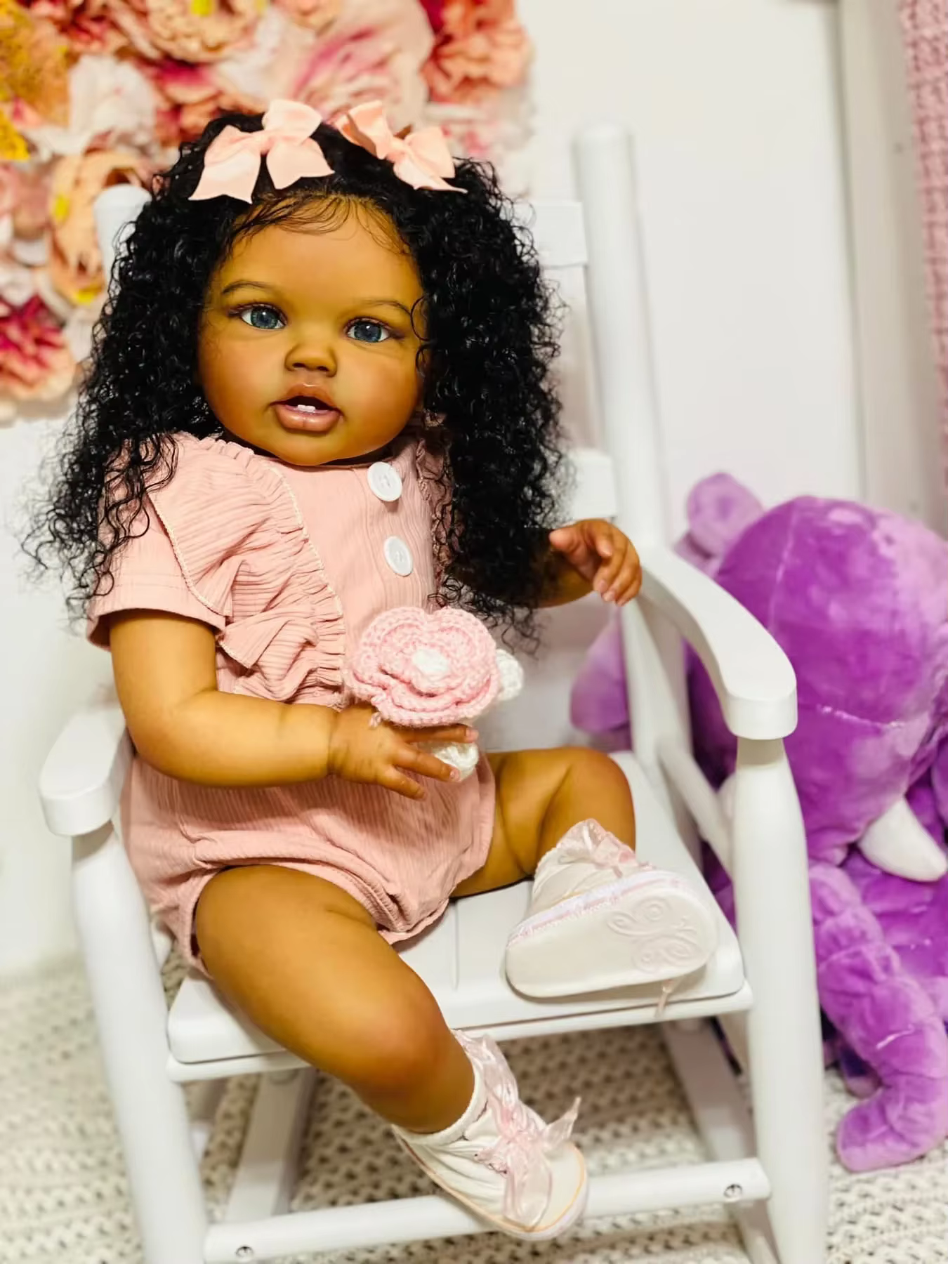 NPK Lottie muñeca reborn bebé piel marrón oscuro tacto suave - imagen 4