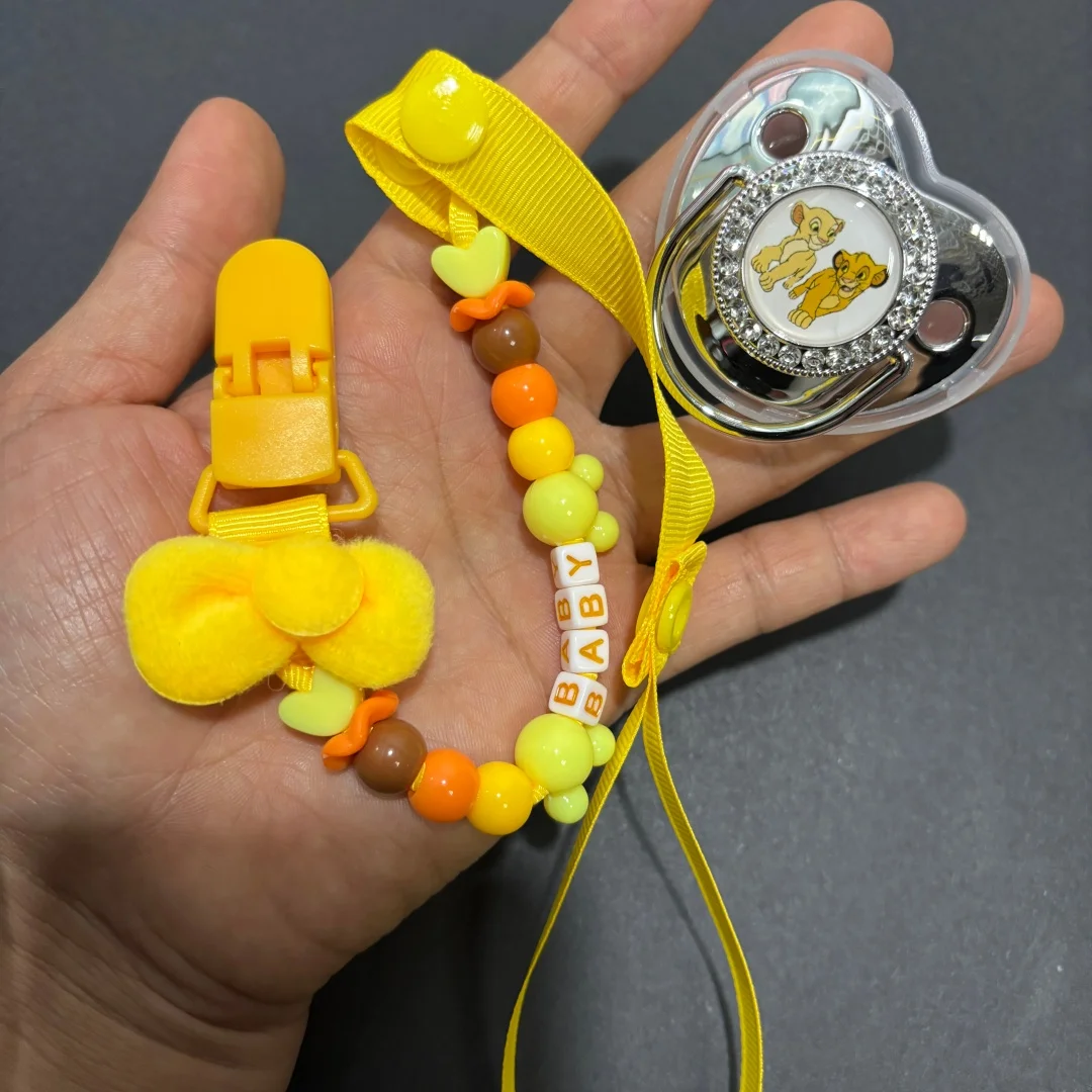 Clip y cadena a juego