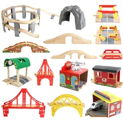 Pista de tren en madera con túnel y puente para niños