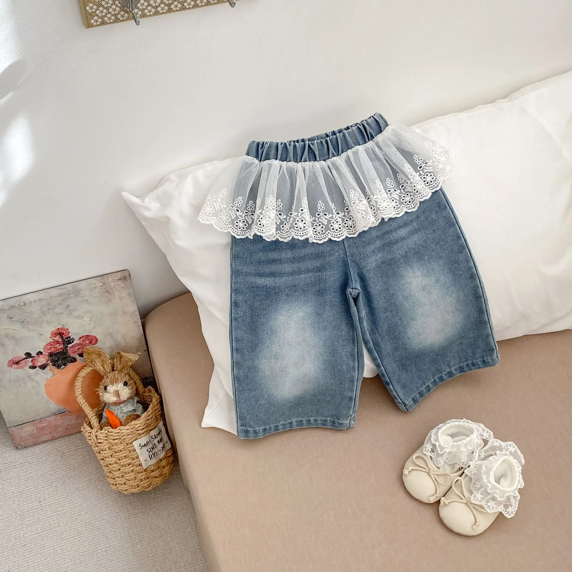 Pantalones vaqueros con detalles de encaje para niñas de 1 a 5 años