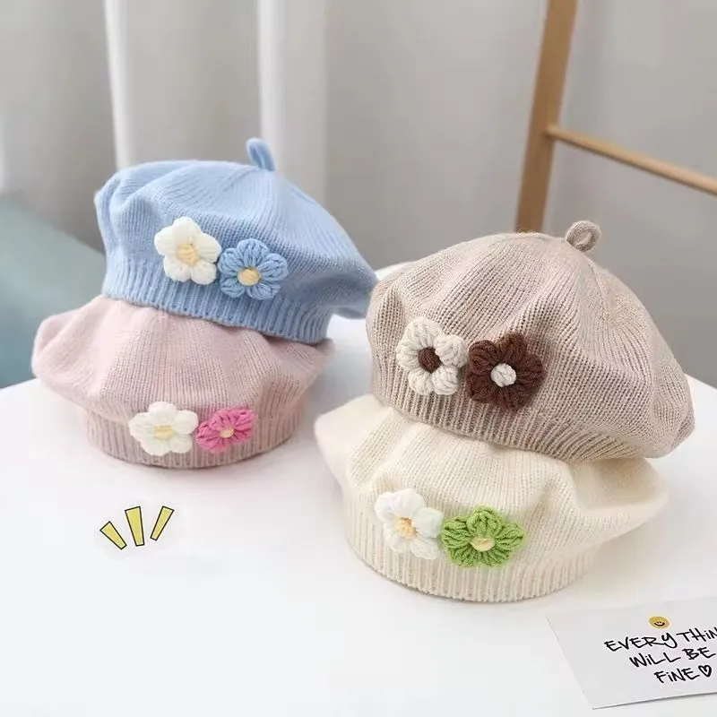Detalle del gorro con acabado tejido
