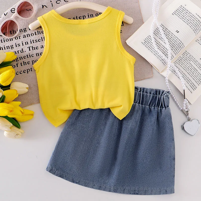 Conjunto de verano para niña sin mangas con flores y bermudas vaqueras - imagen 5