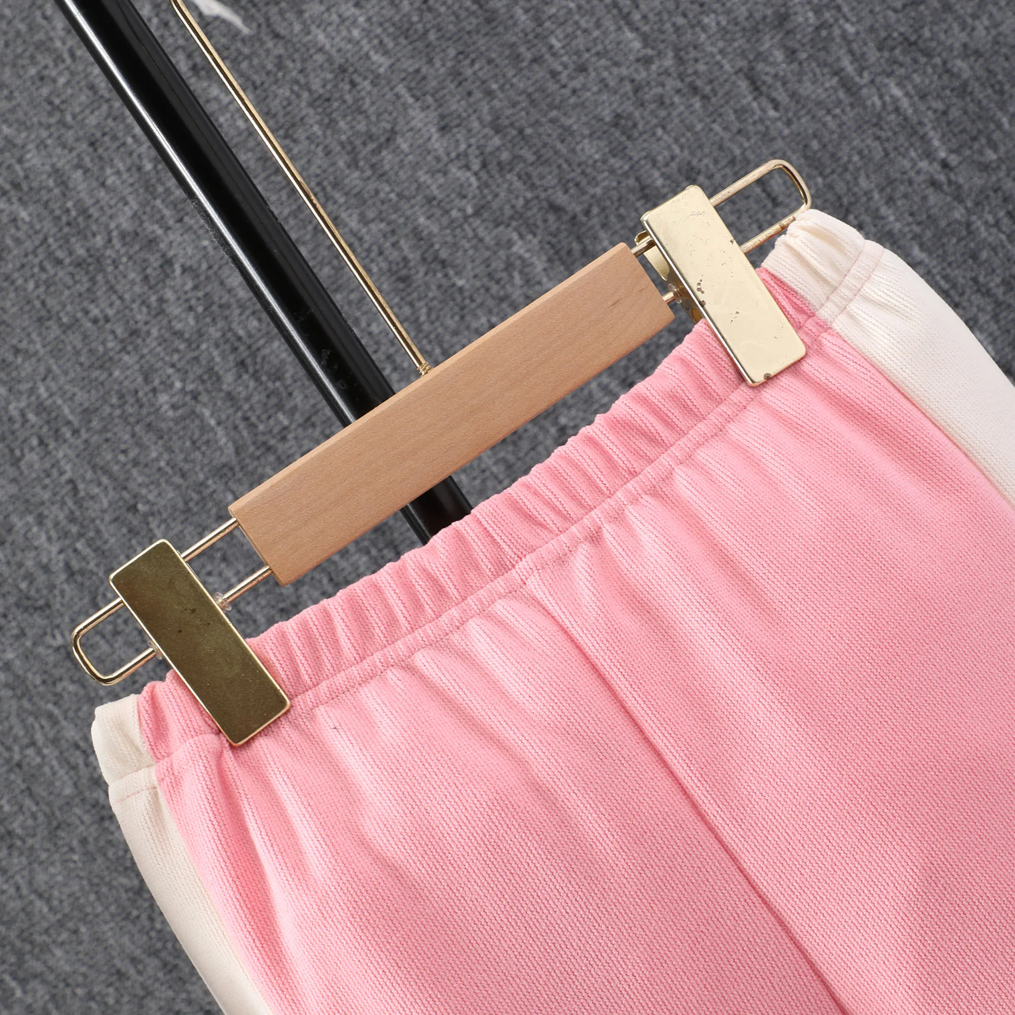 Conjunto de otoño para niña con sudadera y pantalón de chándal - imagen 5