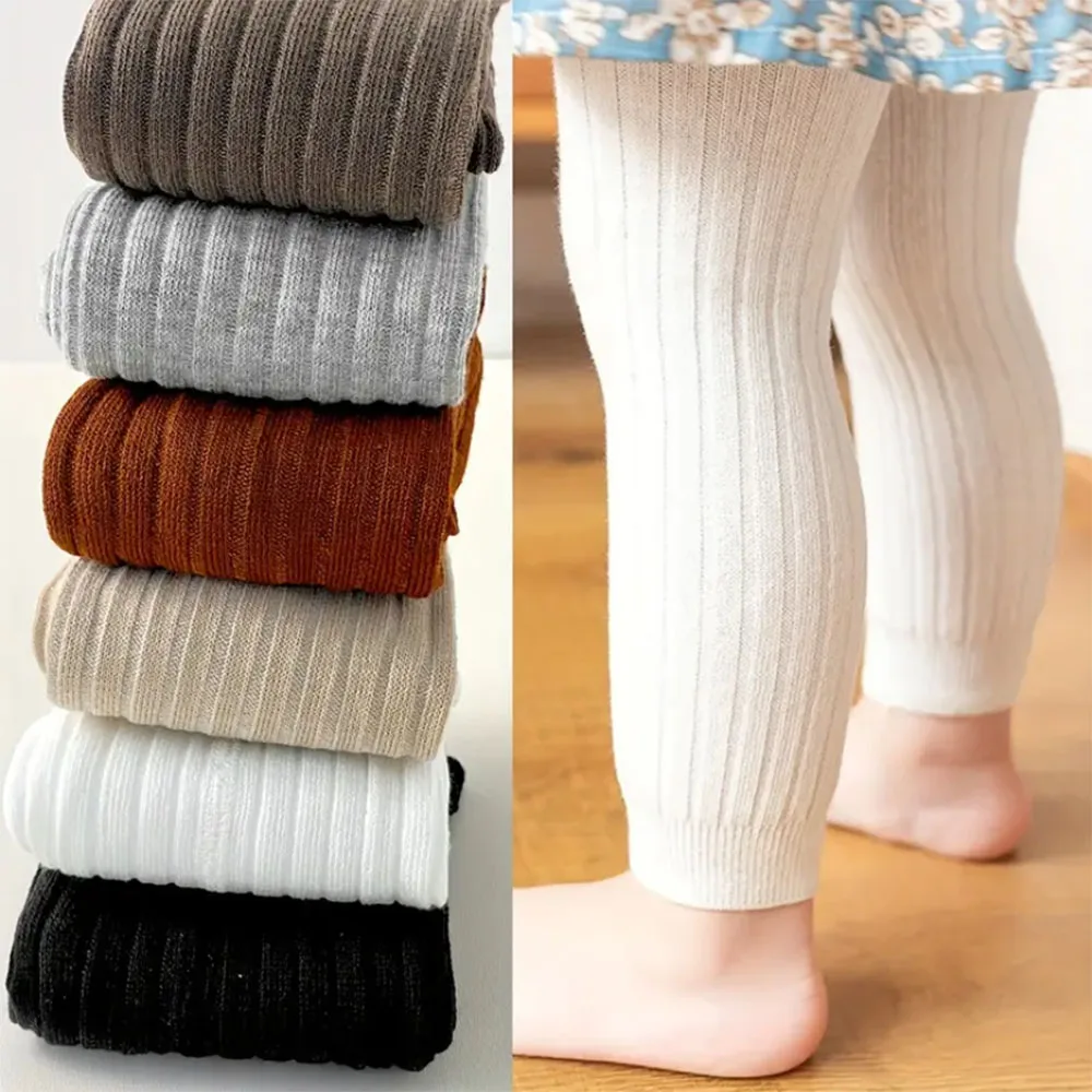 Leggings acanalados para niña en colores variados