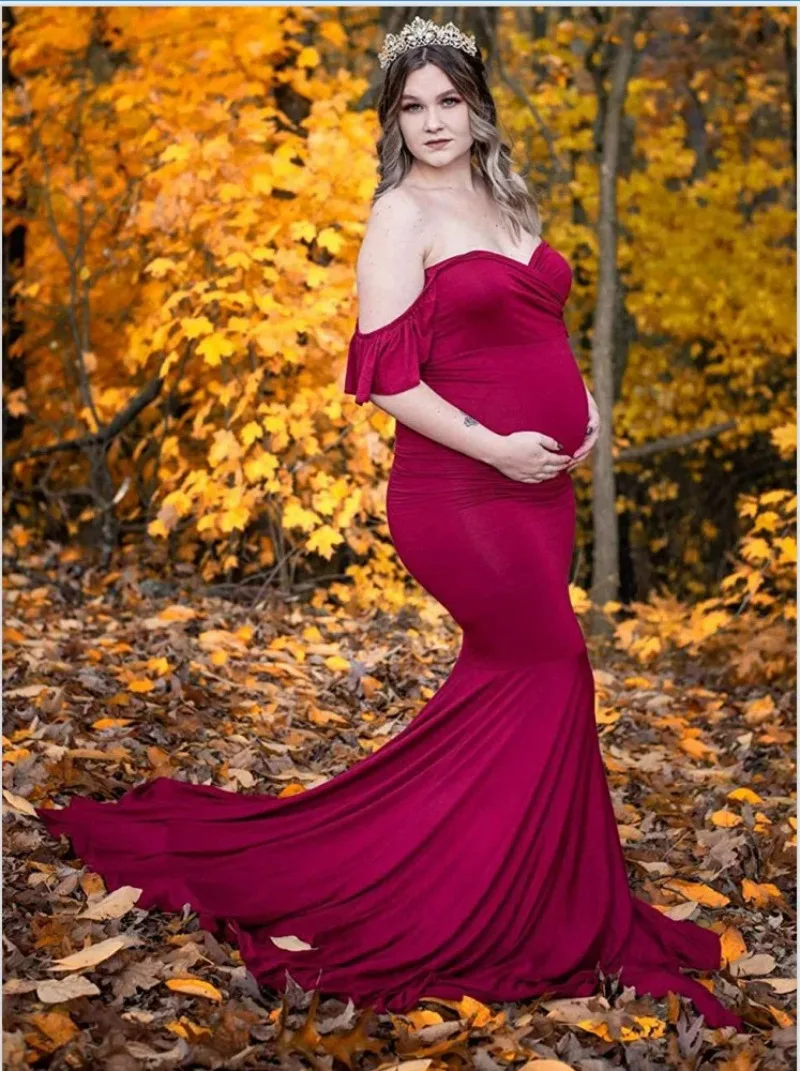 Detalle de vestido de maternidad sin decoración