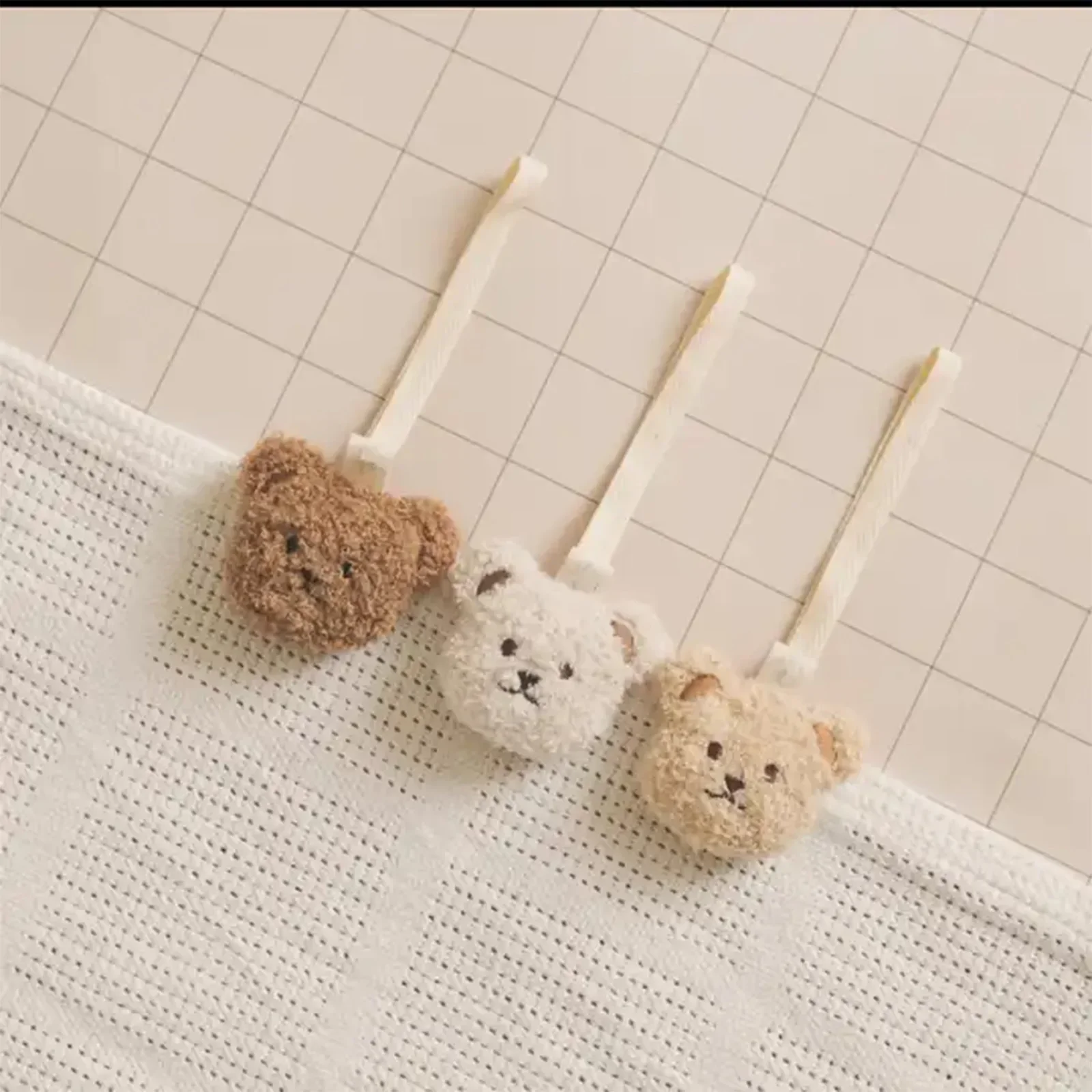 Portachupete de peluche con osito bordado - Clip para bebé seguro - imagen 4