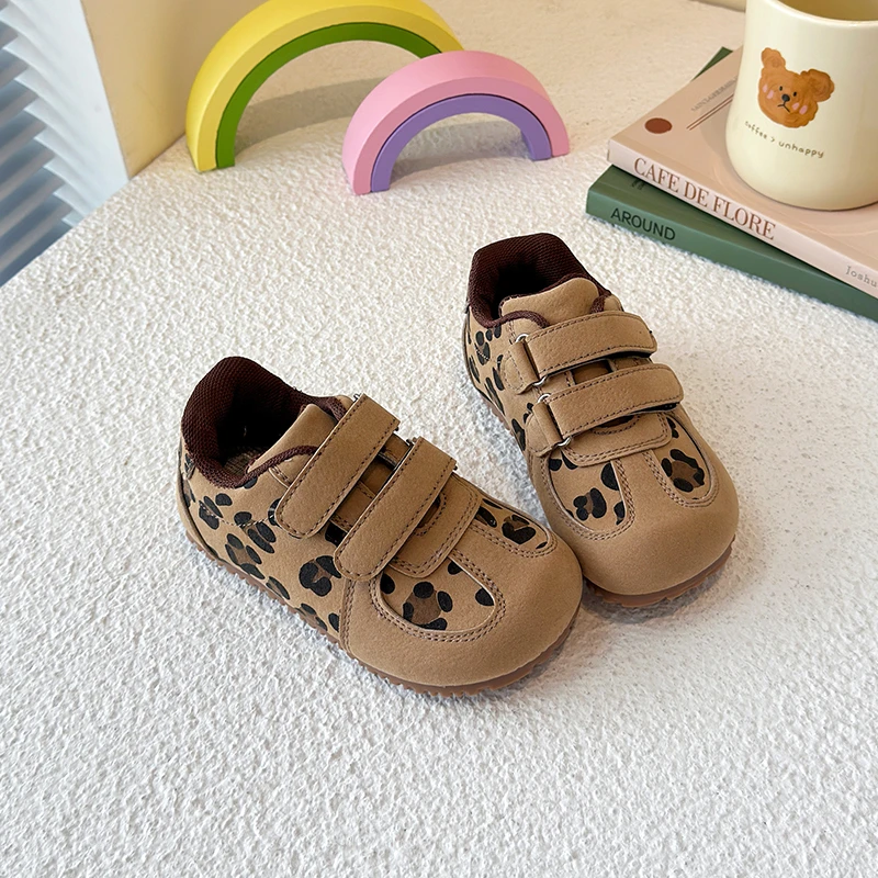 Zapatillas antideslizantes para bebés con estampado leopardo