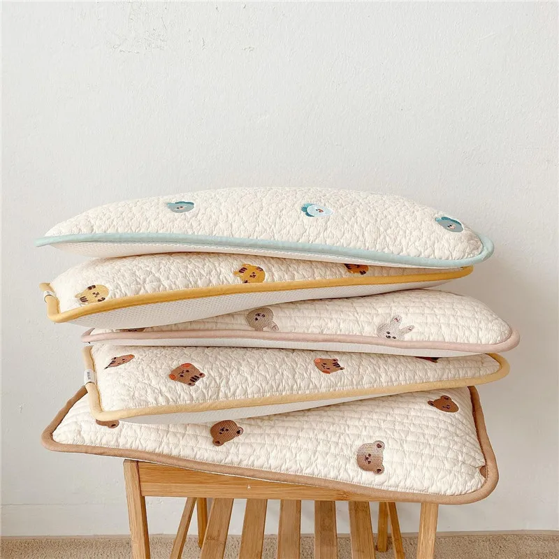 Almohada para bebé con dibujos – Accesorio de cuna recién nacido - imagen 3