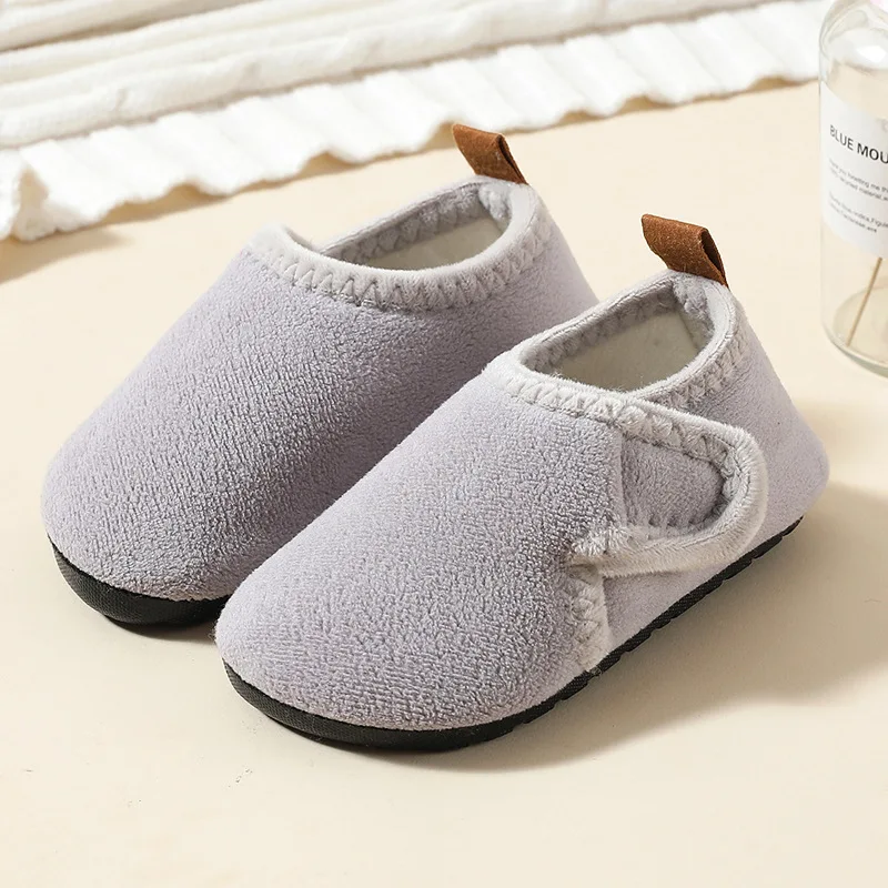 Zapatillas de casa antideslizantes de felpa cálida para niños