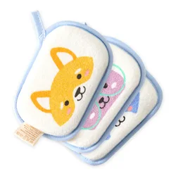 Cepillo de baño bebé con esponja suave y diseños animados