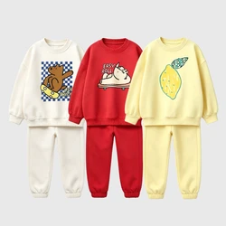 Conjunto infantil de sudadera con capucha y pantalón estampado