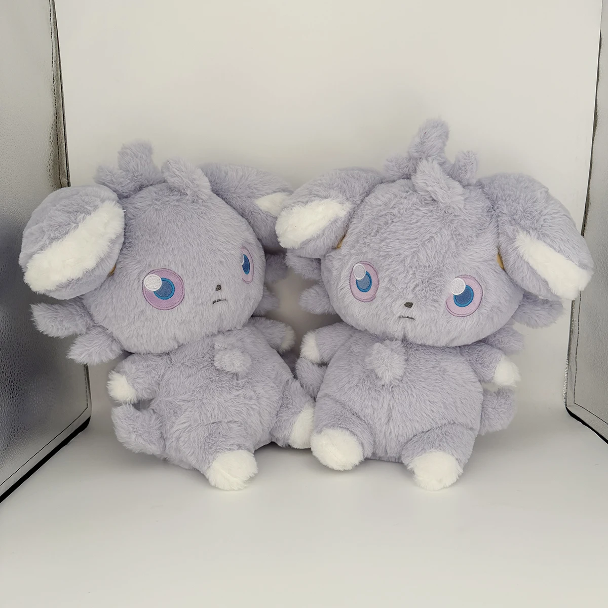 Peluche Pokémon Me Soft Hug de Pikachu y Charizard