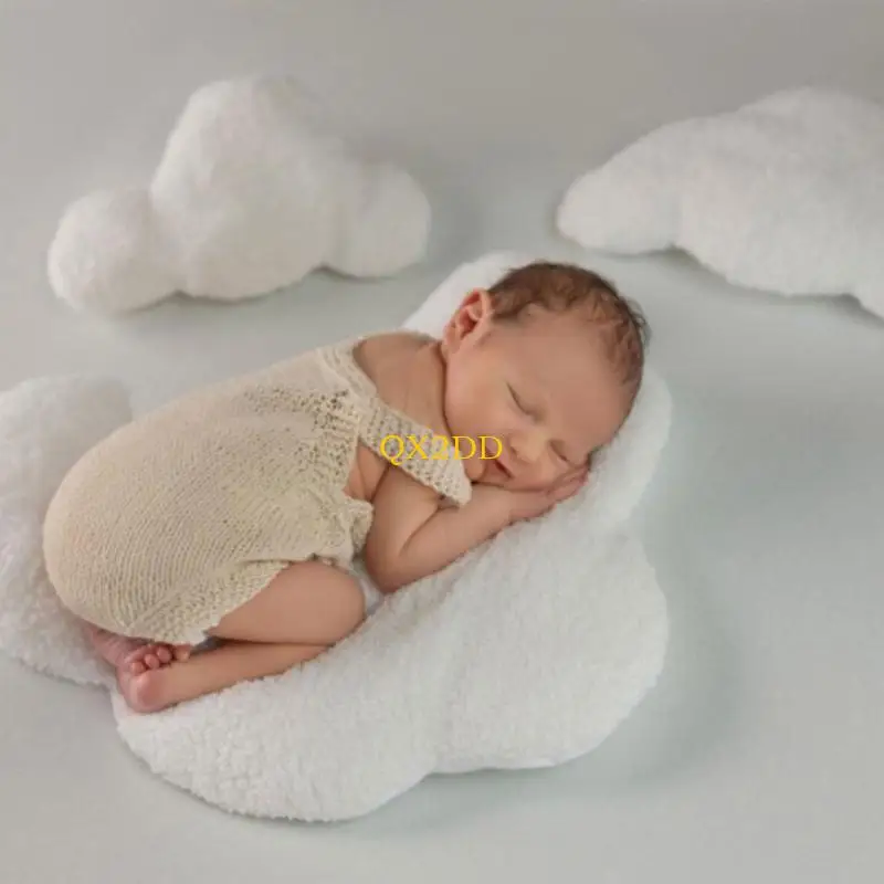 Almohada peluche tipo nube para posar en fotos de bebé