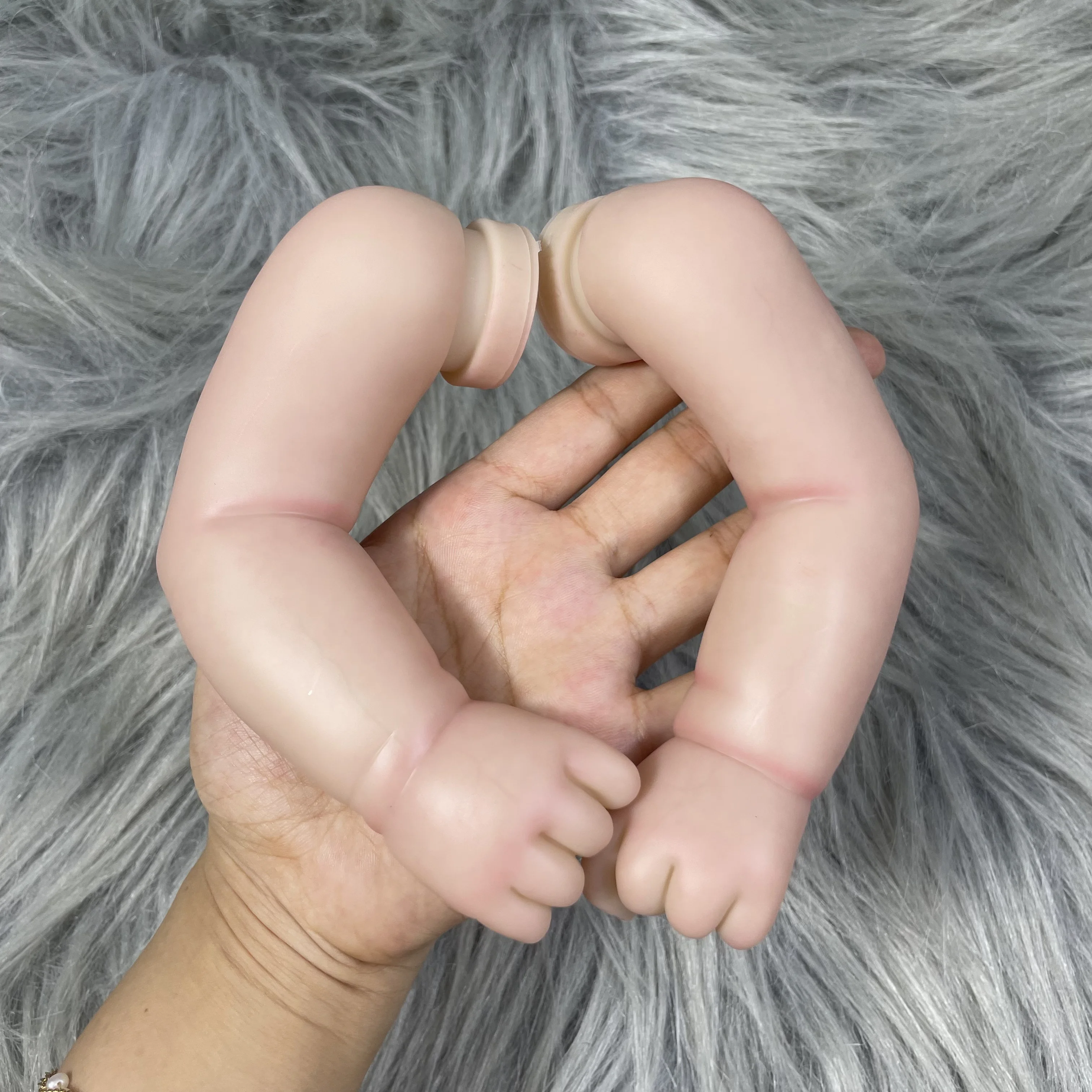 Detalle de ojos y pelo de la muñeca Juliette