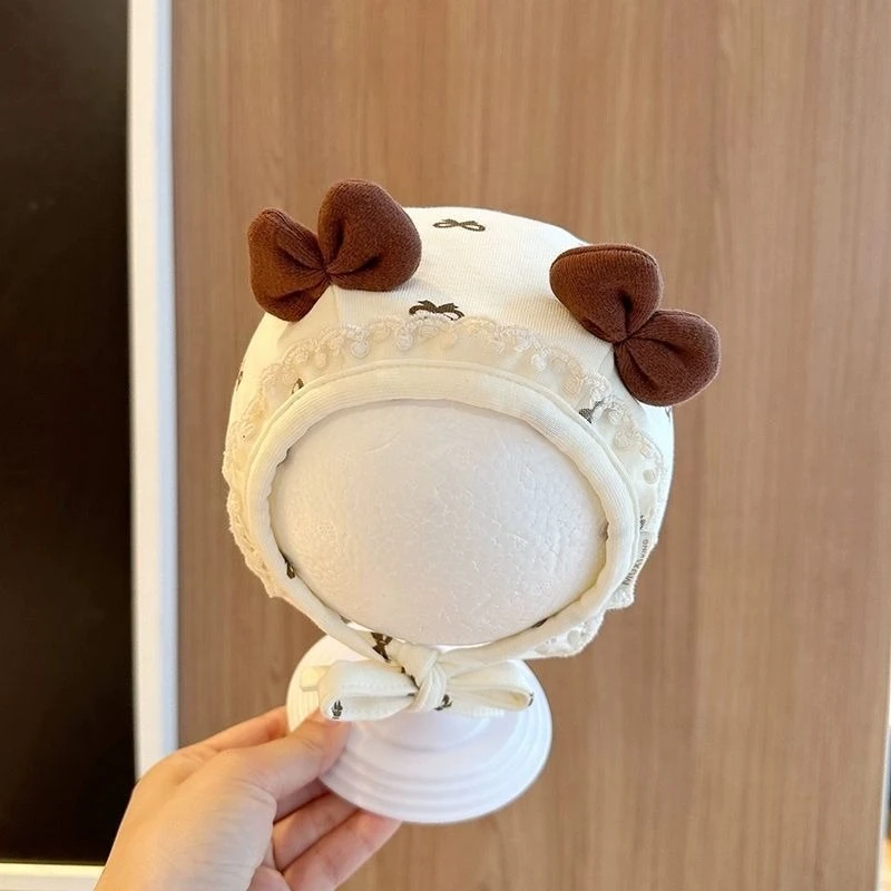 Gorro de bebé princesa con cerezas: protege frente y oídos al viento - imagen 2